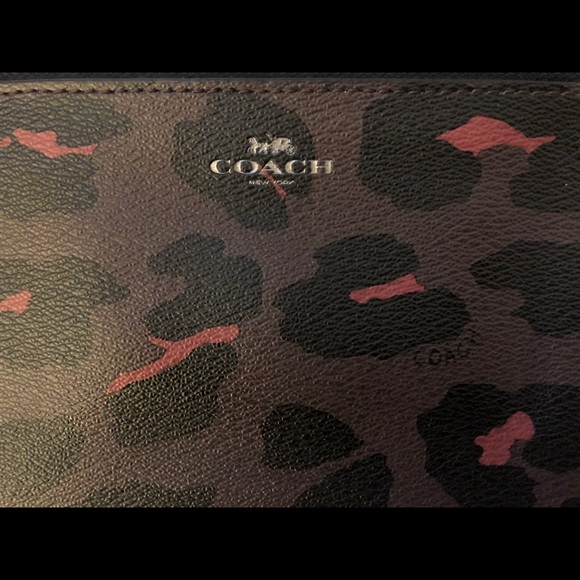 🚫SOLD🚫 NWOT Coach Wristlet - Picture 3 of 4